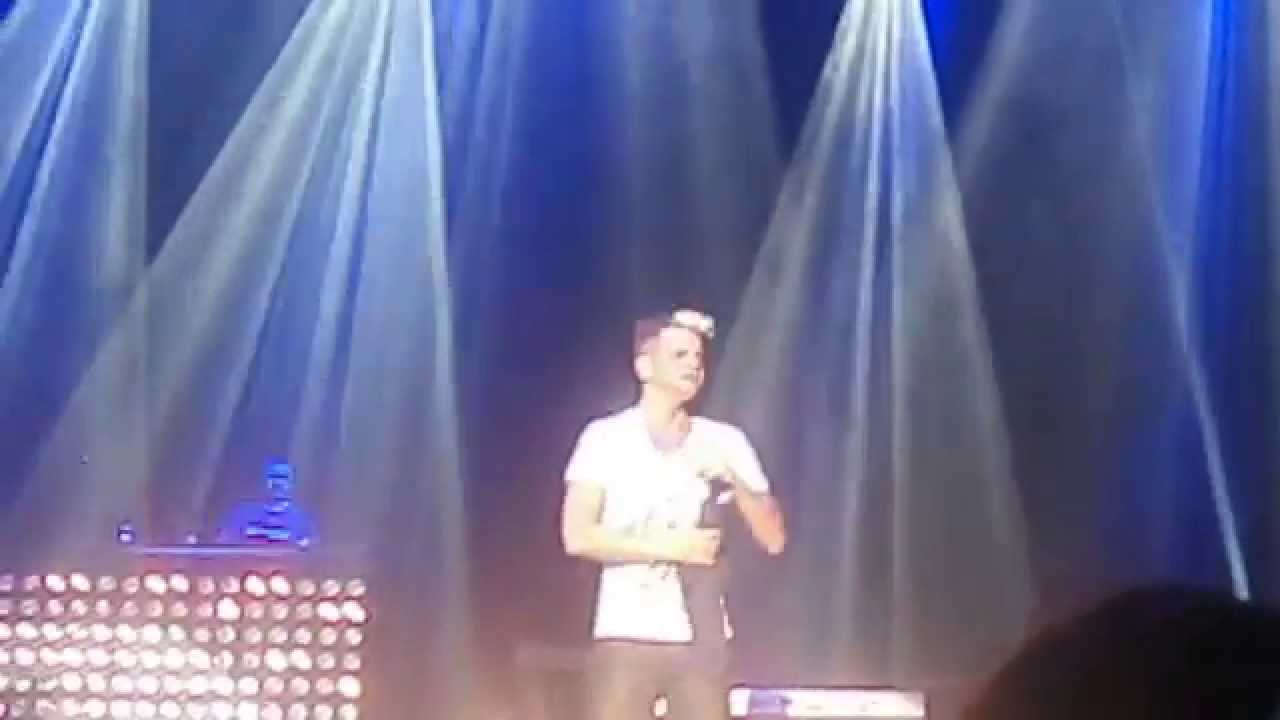 Keen'v intro Prince Charmant 24/05/2014 concert Zénith de Lille