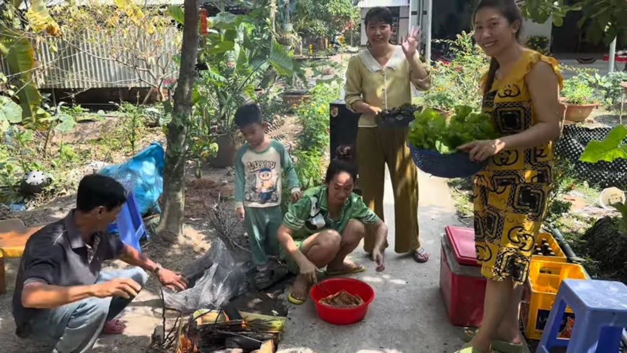 Tết Cùng Gia Đình Nướng Vịt Nhổ Rau Vườn