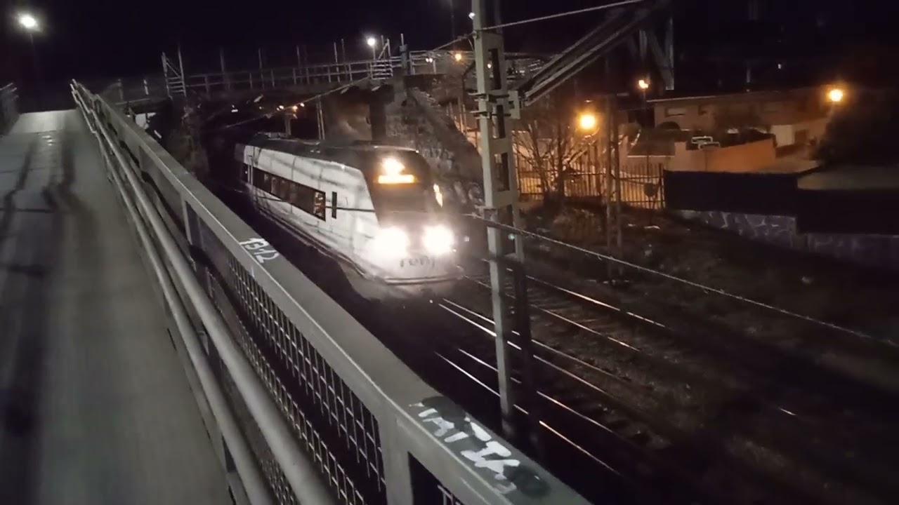 Renfe-Media Distancia UT-599 de tres coches destino Salamanca/Príncipe Pío.