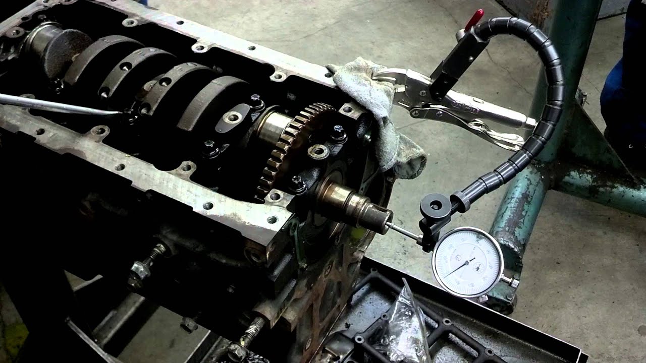 Measuring crankshaft endplay