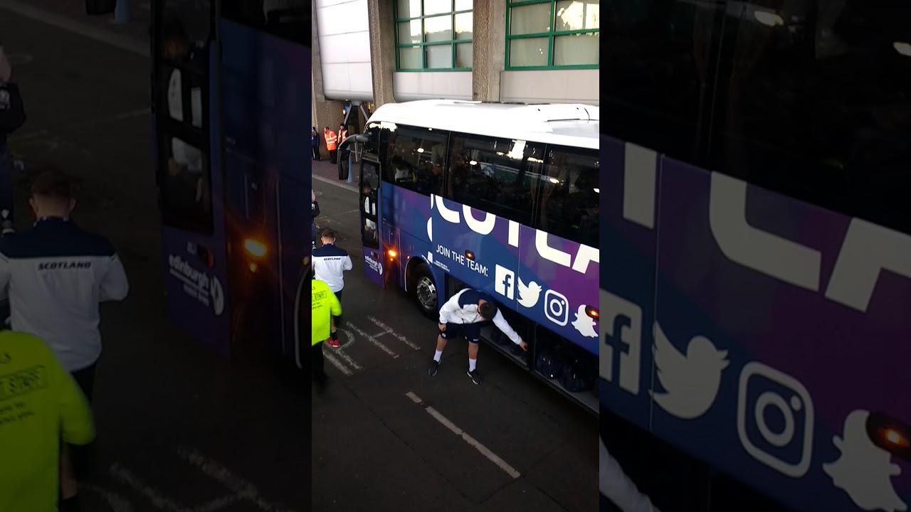 Scotland team bus arrives at Murrayfield