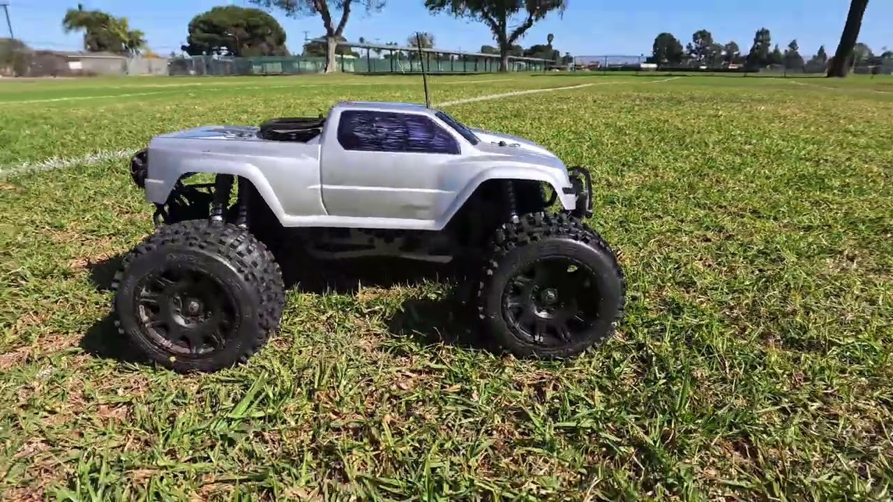Hpi Savage rips at the park