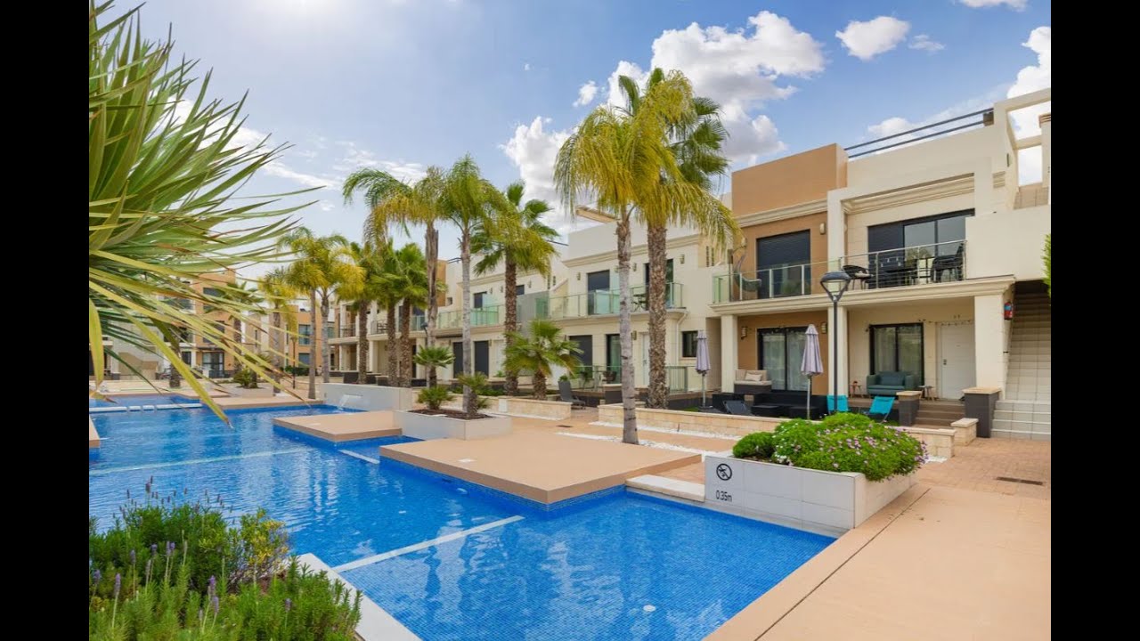 Townhouse with solarium For Sale in the Zenia Beach residential complex, Playa Flamenca