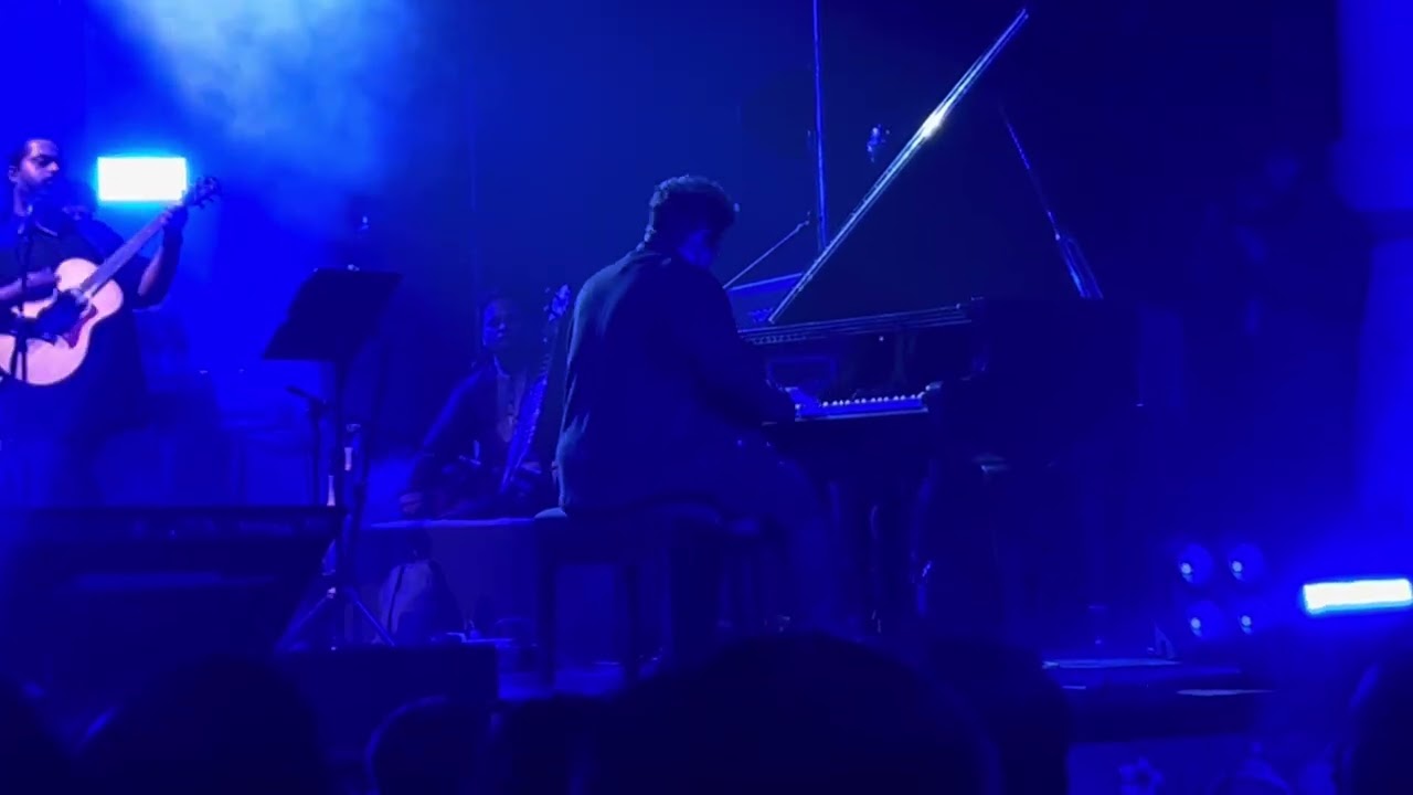 Adnan Sami - Karz Theme LIVE @ Shanmukhanand Hall