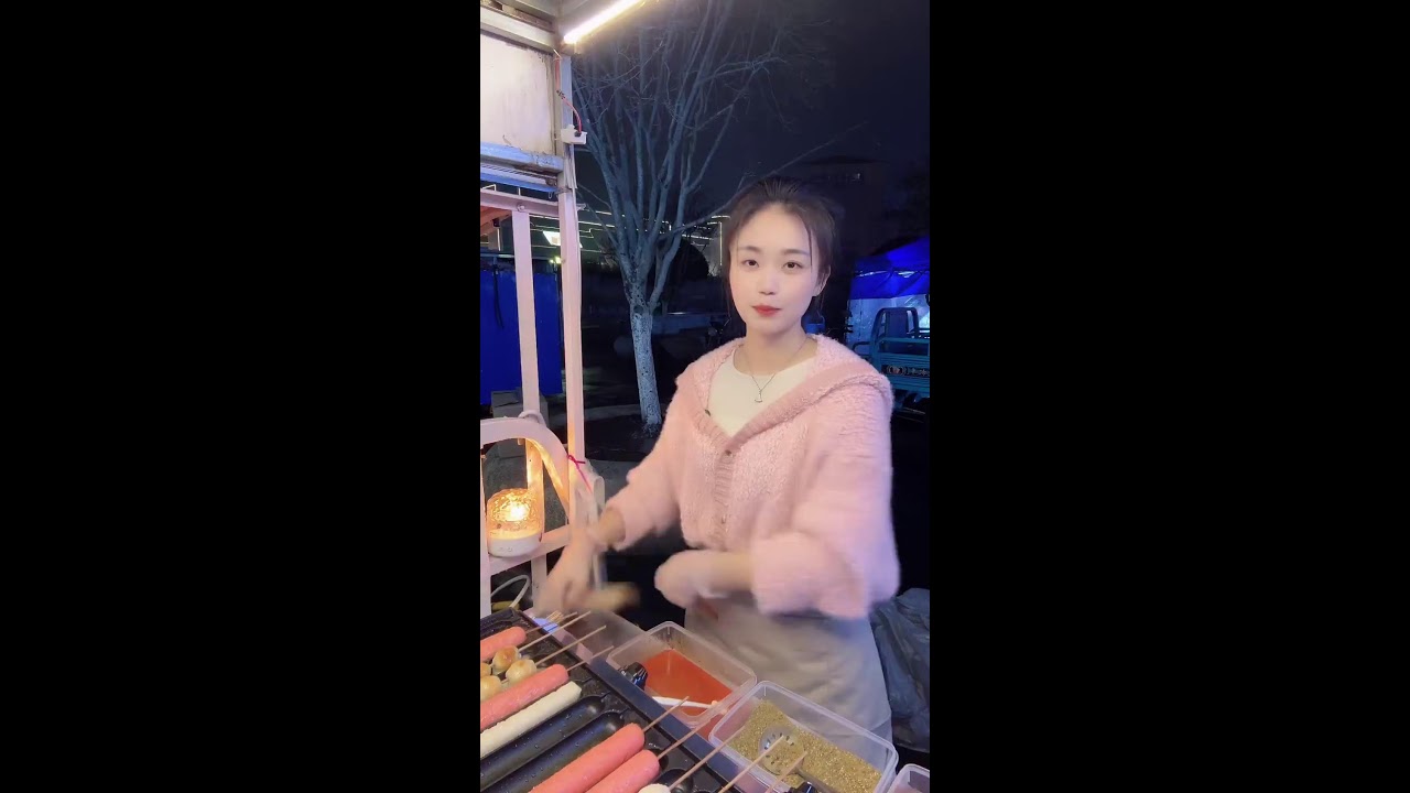 莹莹在摆摊
