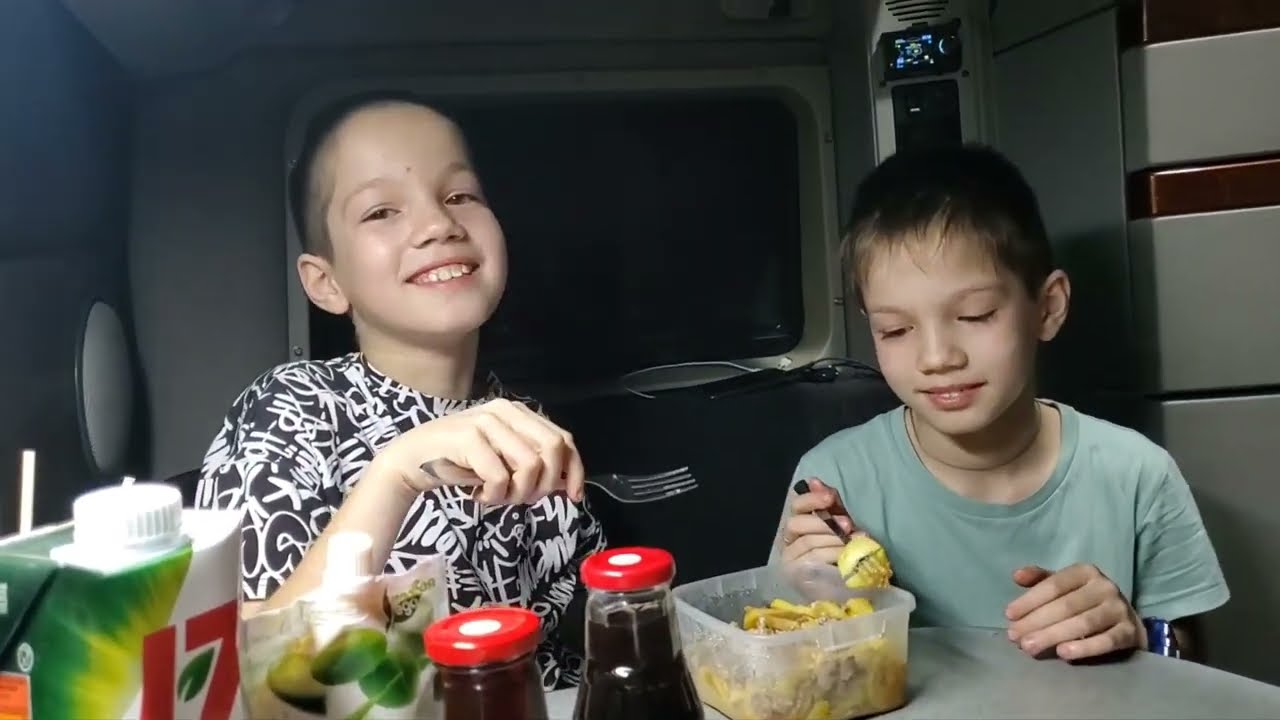Рейс Саранск - Москва - Саранск на Volvo VNL 780 взял мальчишек с собой.