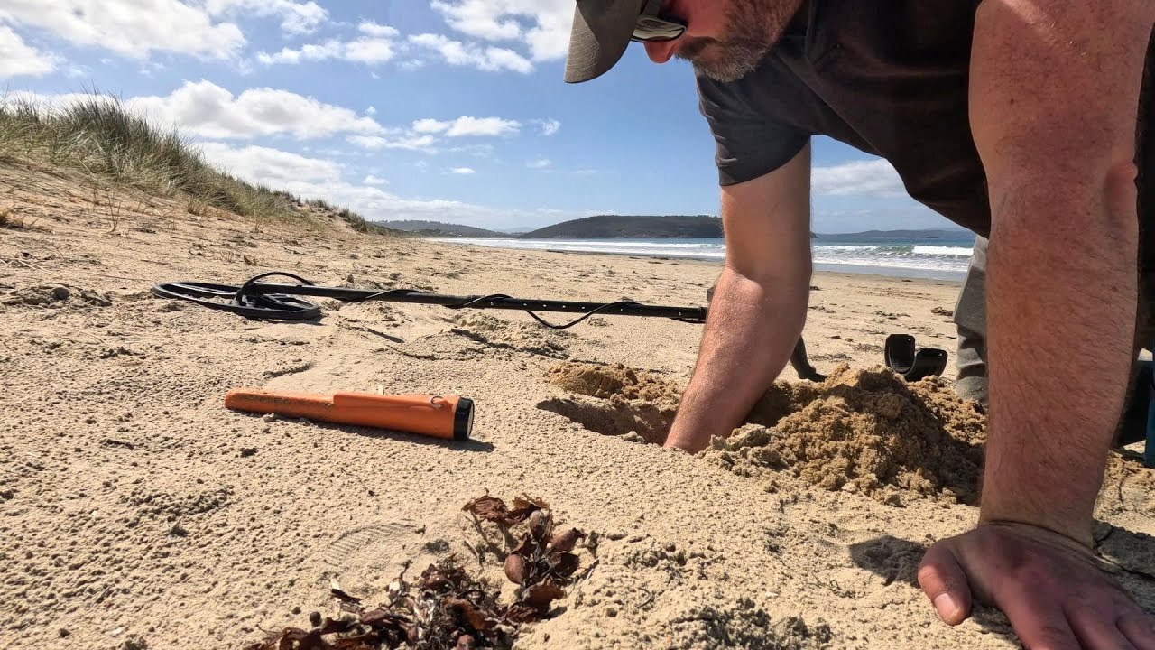 Australian Beach Metal Detecting - 