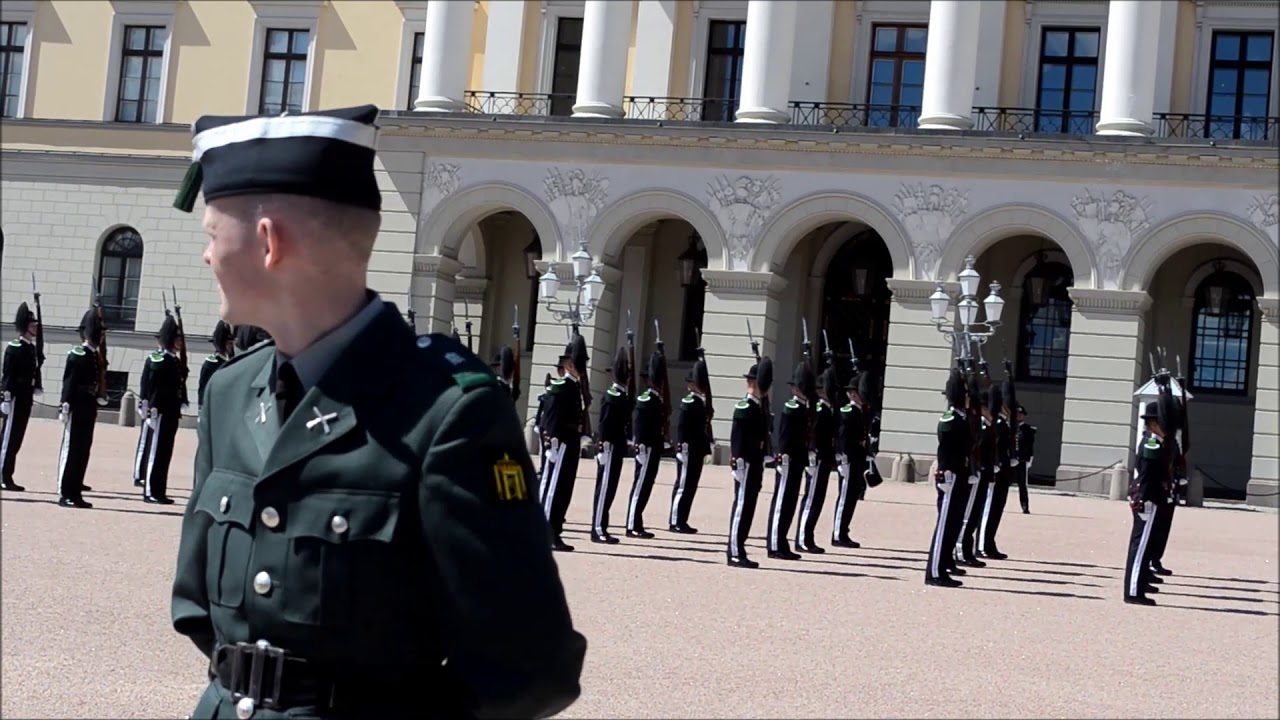 Changing of the Guard || Royal Palace, Oslo, Norway
