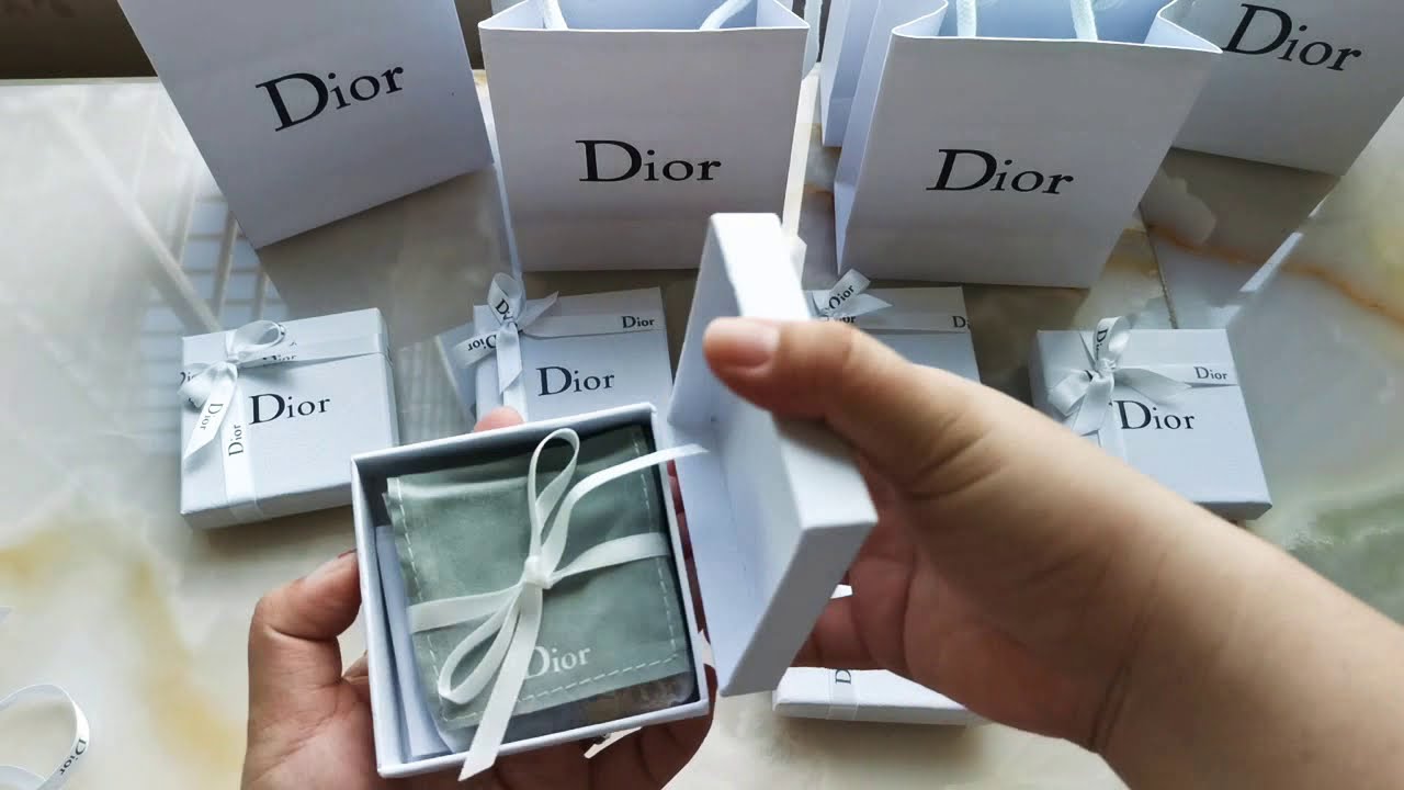 Unboxing Dior fashion accessories =)