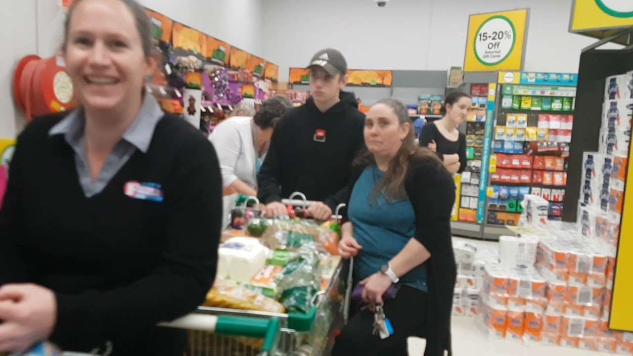 15 Oct 2021 - COVID lockdown panic buying at Woolworths Moonah (Hobart, Tasmania)
