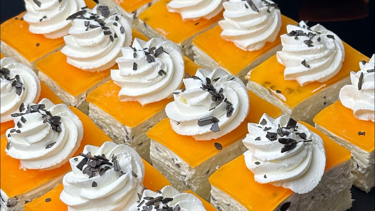 Prajitura absolut senzationala cu blat din albusuri, crema stracciatella si jeleu de portocale 👌🍰