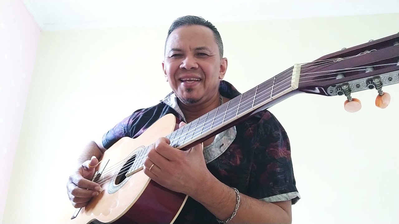 O maior tocador de brega, kkkk... Simão Seresteiro...