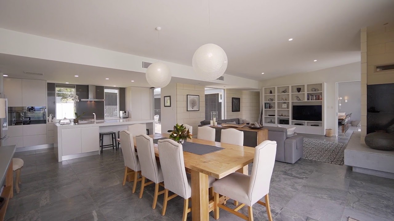 Grand Designs meets Acreage Paradise!
