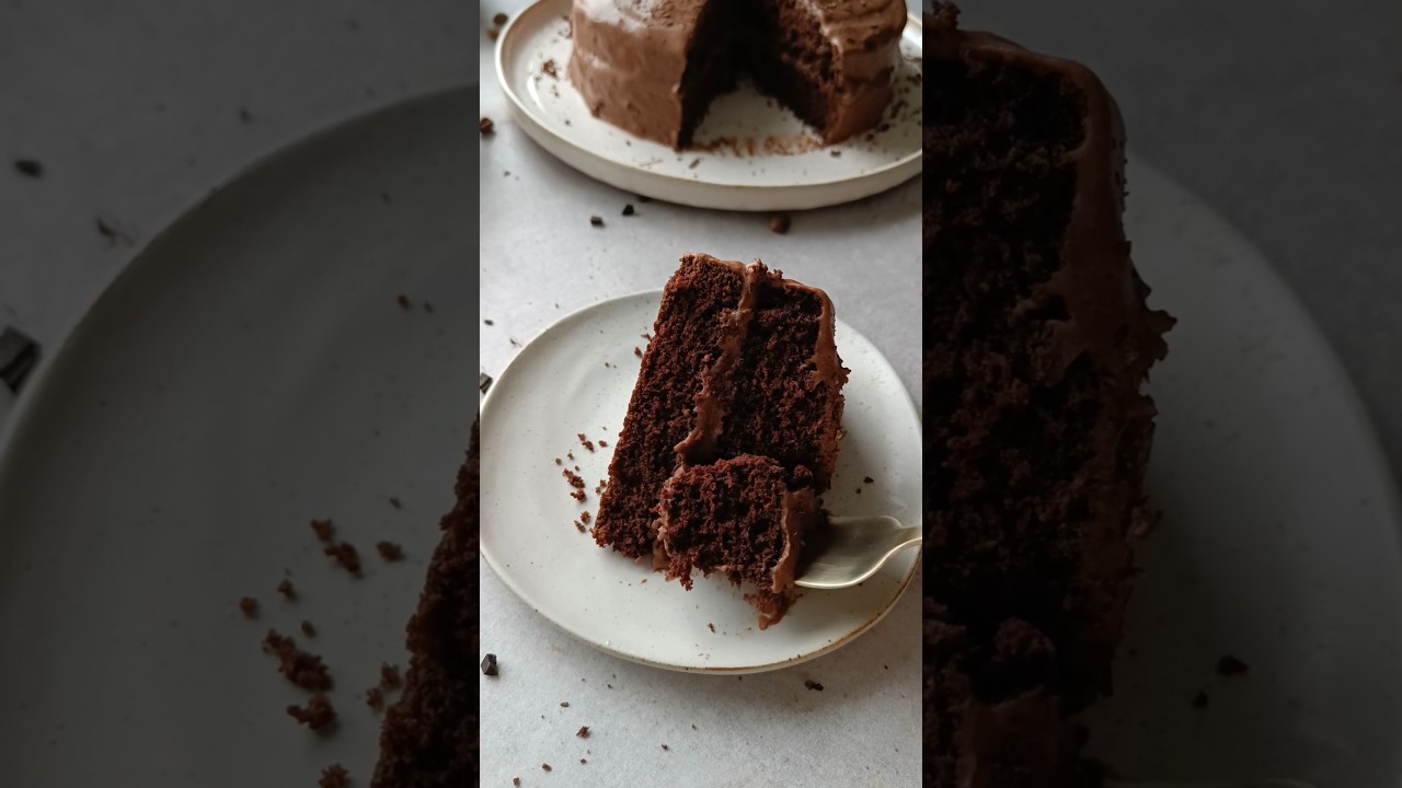 This gluten-free sourdough chocolate cake is the perfect way to use up excess sourdough starter 🤎