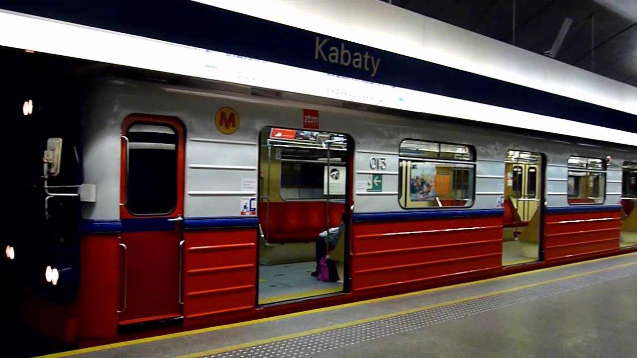 A vars&oacute;i metr&oacute;, 2013. november