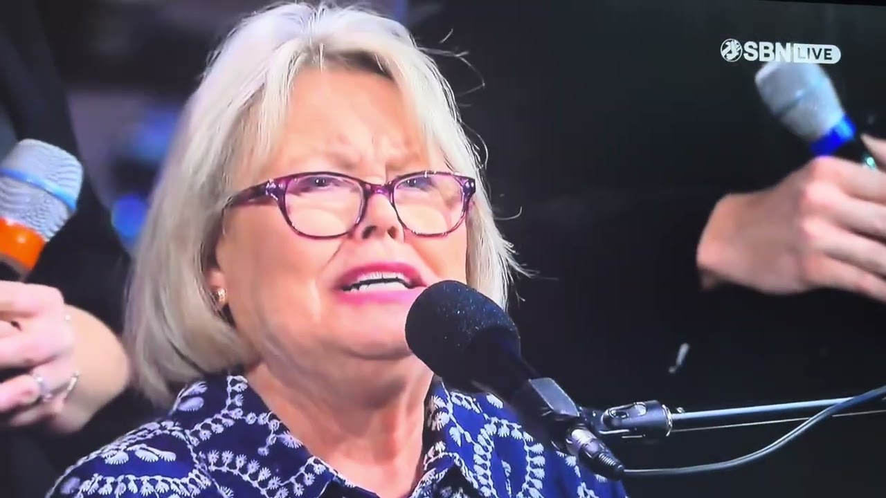 Kay Loftis singing I Bowed on My Knees and Cried Holy 