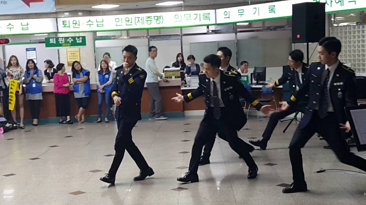 160927 DONGHAE - UPTOWN FUNK
