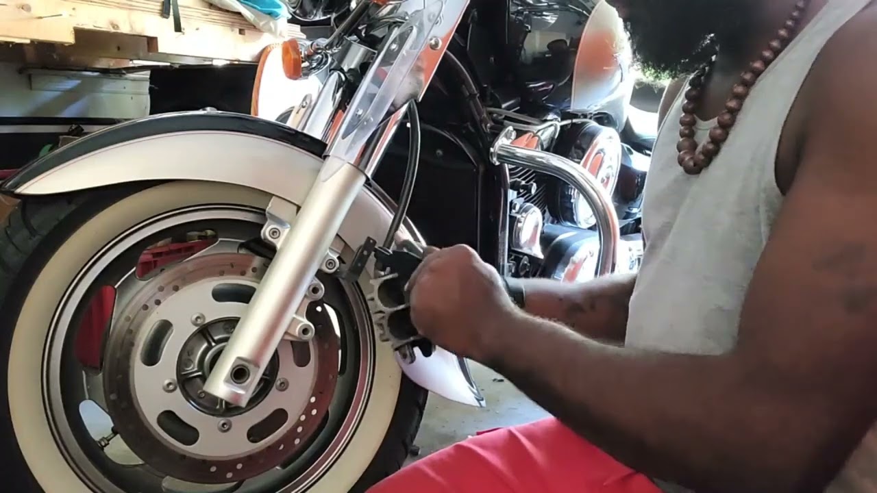 2007 Kawasaki Vulcan Nomad 1600 Brake Change (real time)