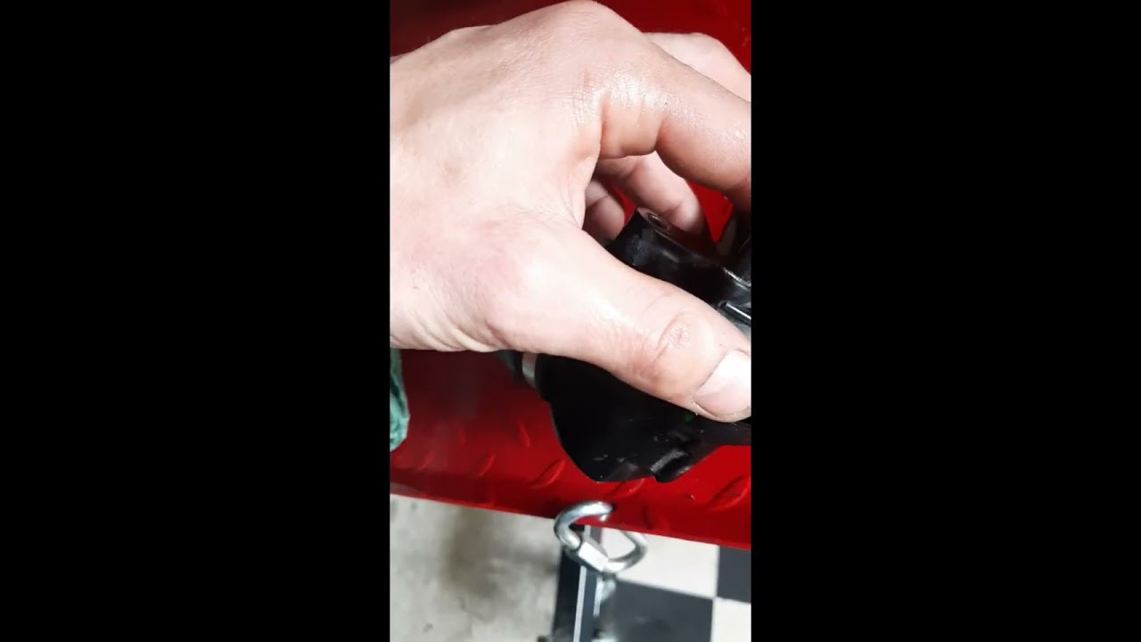 Yamaha R1 RN19, wymiana sprzęgła, weryfikacja wycieku płynu