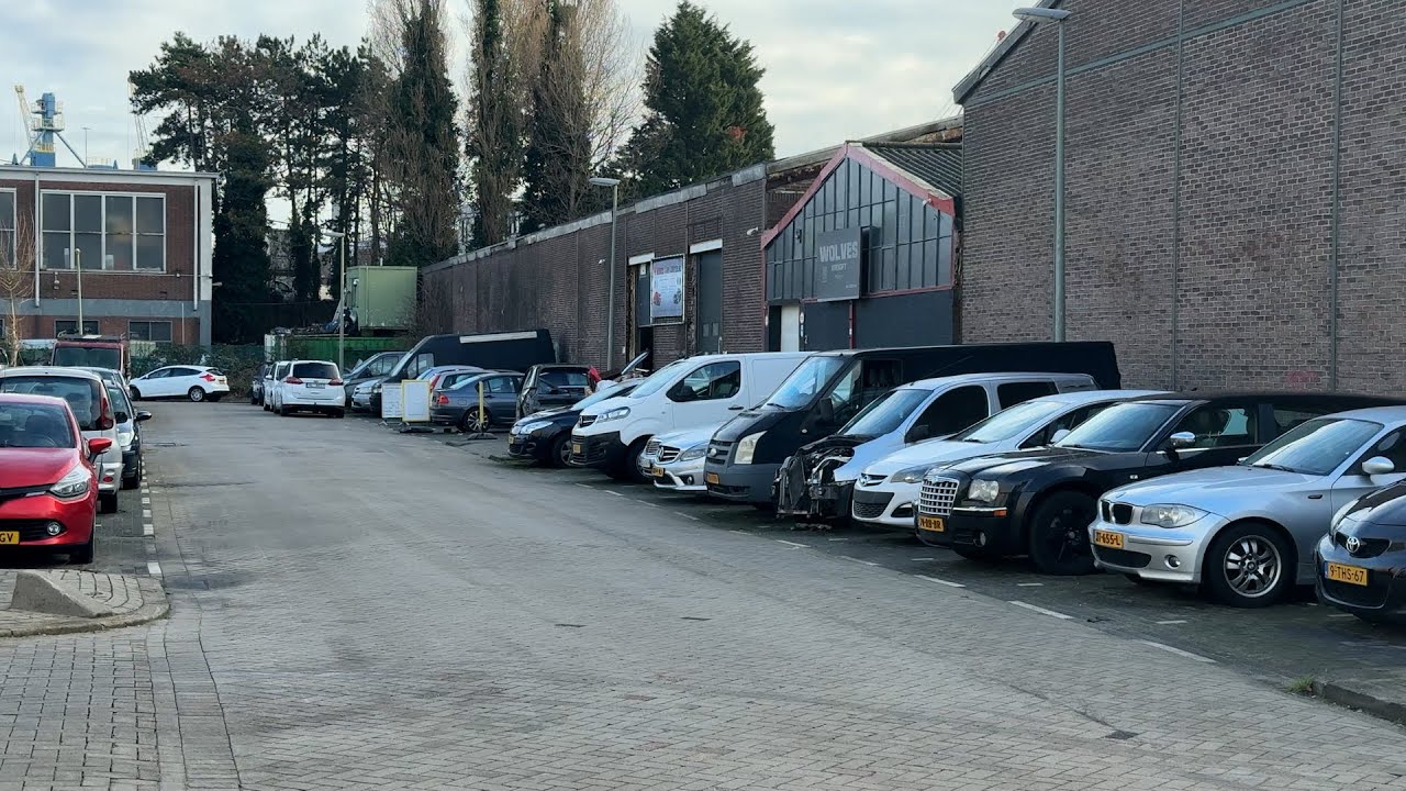 Bedrijven niet ingelicht over betaald parkeren Nieuw-Mathenesse: ‘Raar dat dit gebeurt’