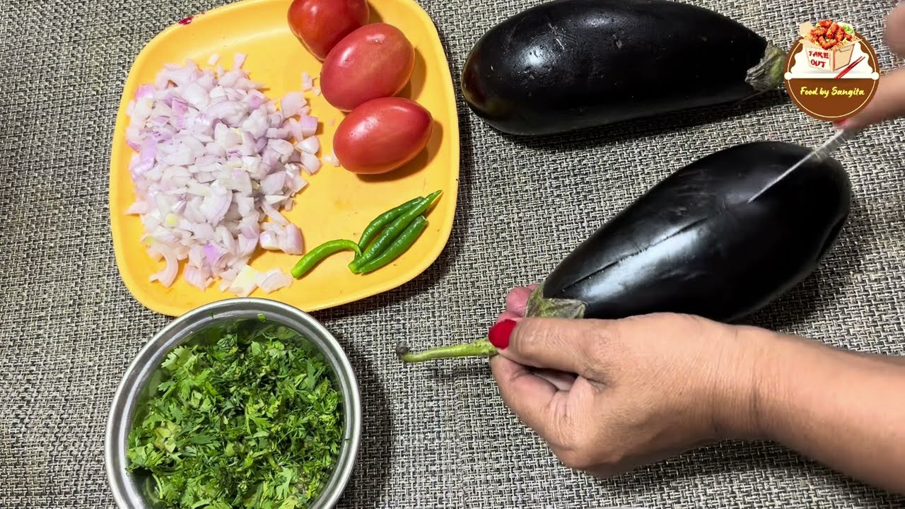1 सोडून 2 भाकरी खाल इतक भारी झणझणीत वांग्याच भरित #vangyachebharit #bharit #receipe #eat #youtube 