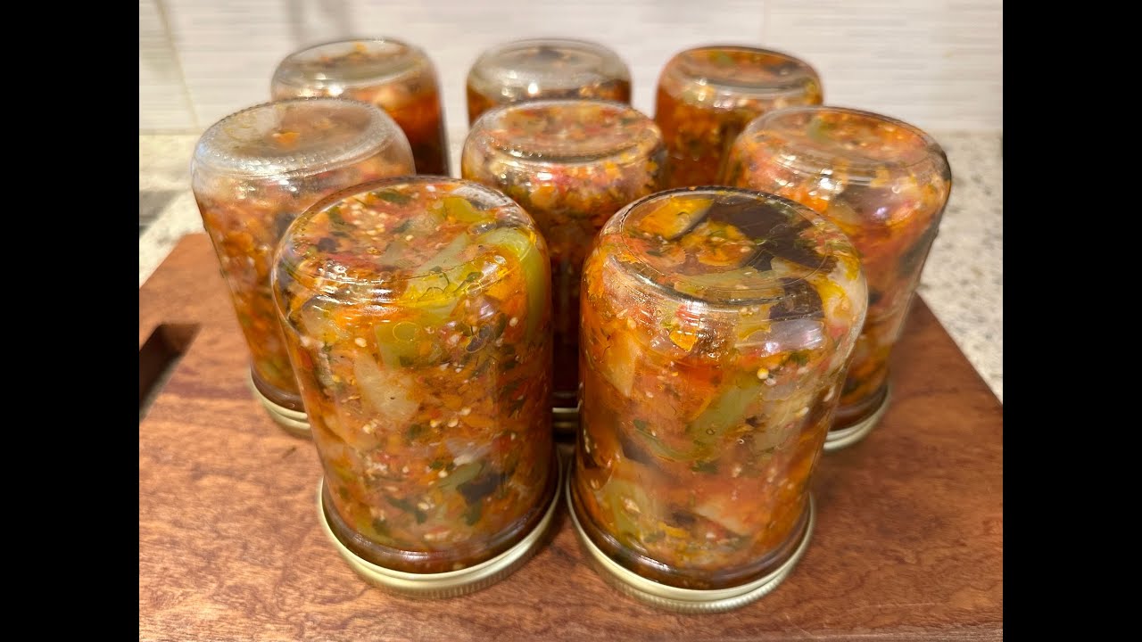 Консервирование. Салат из баклажанов с овощами. Canned eggplant salad with the vegetables.