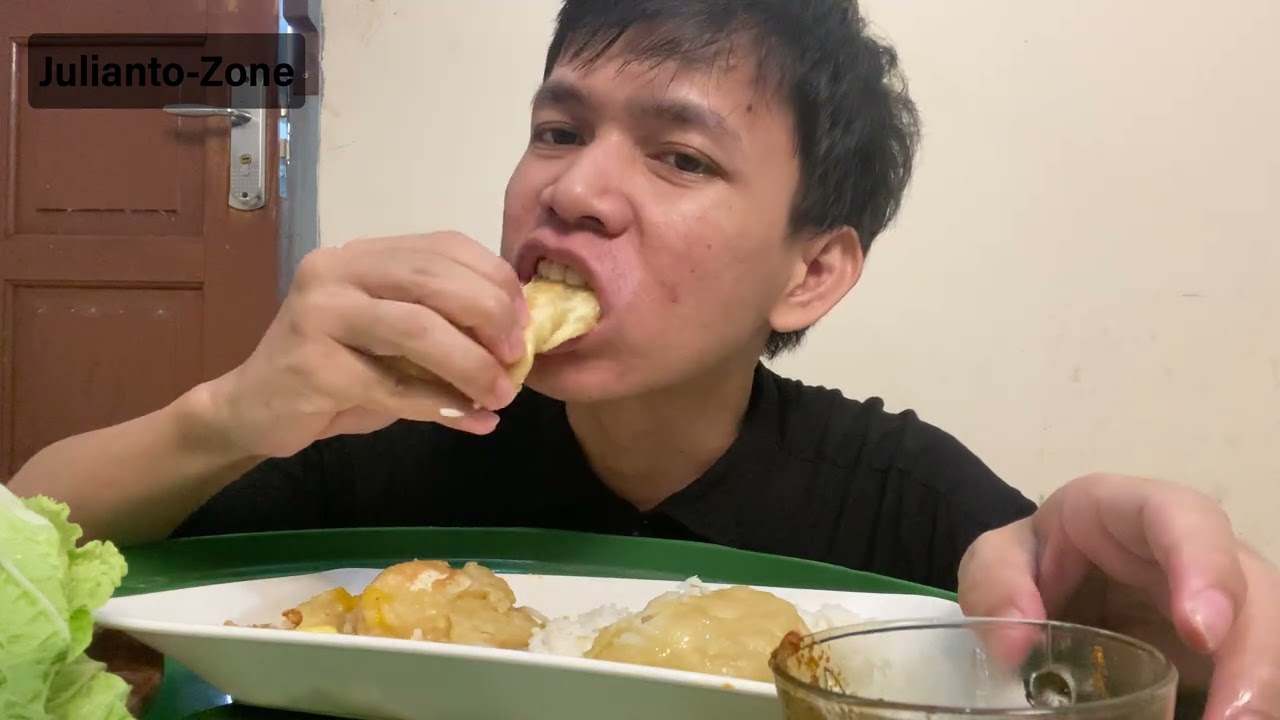 Makan Gorengan tahu,telur dan sayur mentah😀