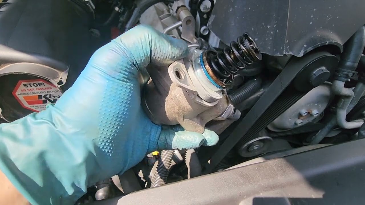 Двигатель Audi V6 3,0 л с наддувом TFSI. Как заменить топливный насос высокого давления (ТНВД)