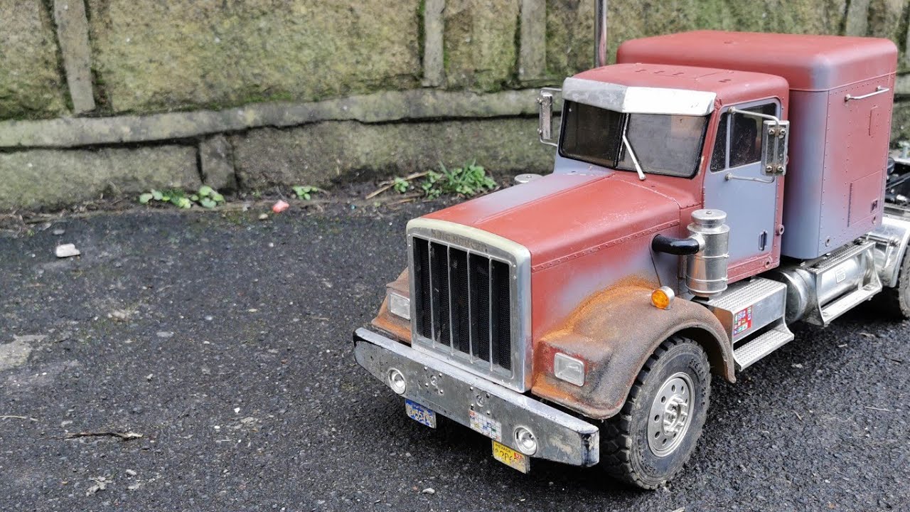RC TRUCK ACTION | TAMIYA KING HAULER HAULING WOOD