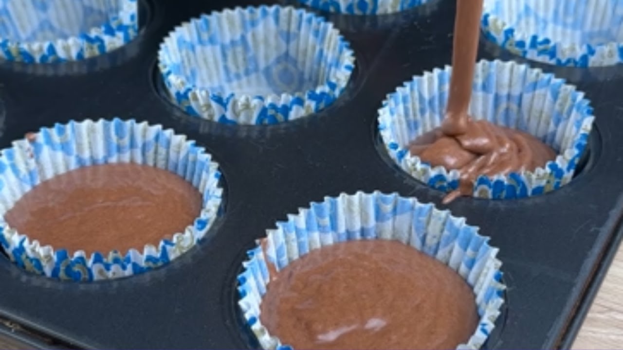 Esta receta f&aacute;cil de cupcakes de chocolate est&aacute; lista en minutos!