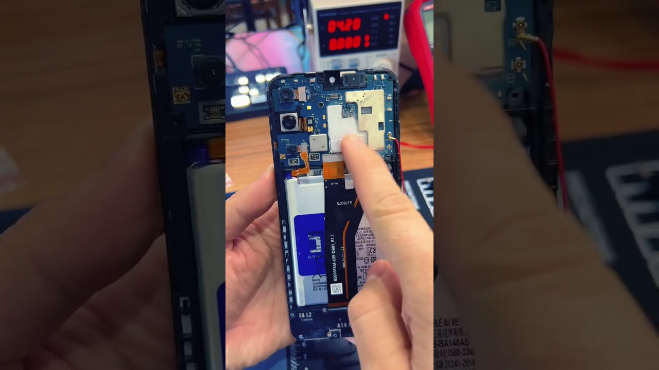 Samsung A14 NO ENCIENDE corto en un capacitor !!