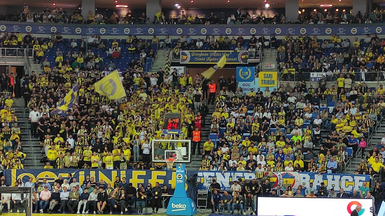 Aziz Başkanın 72. yaş günü kutlanırken, tribünde ise en sevdiği sloganın tezahüratı yankılanır