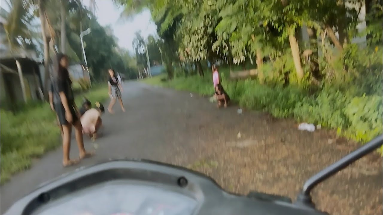 Aktifitas warga karang asem Bali di hari Minggu 