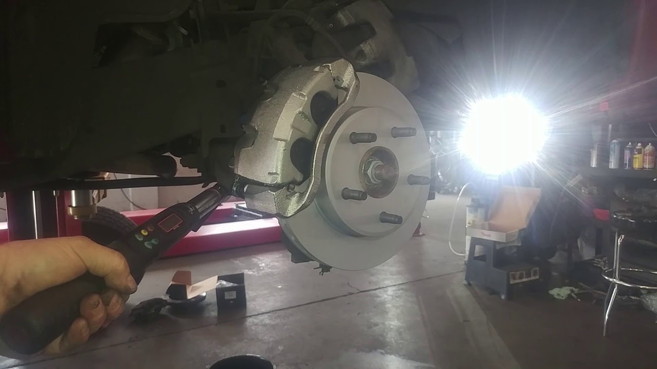 Front brake caliper replacement 2007 Dodge Dakota brake pads Dodge Ram Mitsubishi Raider 2006-2008.