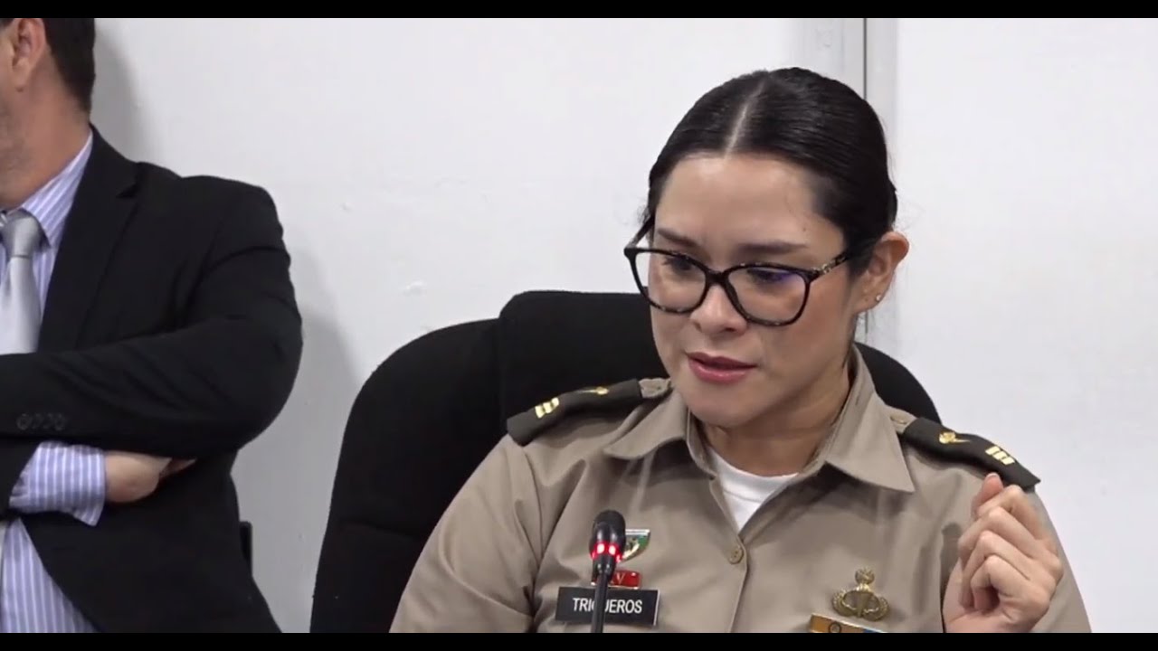 Ministra de Educación, Karla Trigueros en la asamblea legislativa