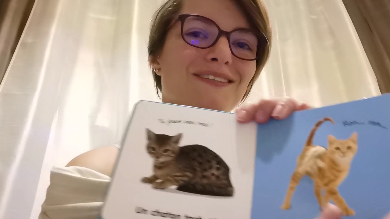 Asmr, rôle play, maman te borde pour t'aider à dormir. Lecture d'un livre et petite chanson