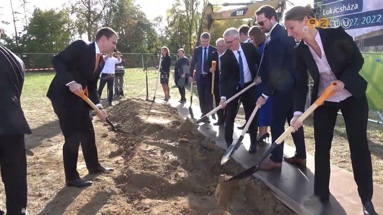 Alapkőletétellel kezdte meg új gyártócsarnokának kivitelezési munkáit a Schott Lukácsházán
