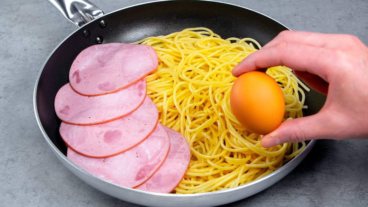 Ten przepis oszczędza mój czas! Przysmak z makaronu z szynką i jajkiem na patelni!