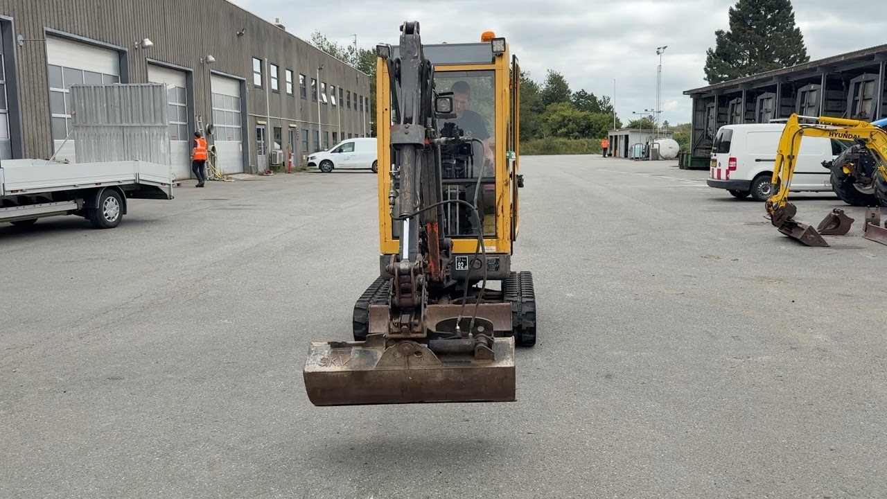Køb Minigraver Volvo EC15B XT på Klaravik