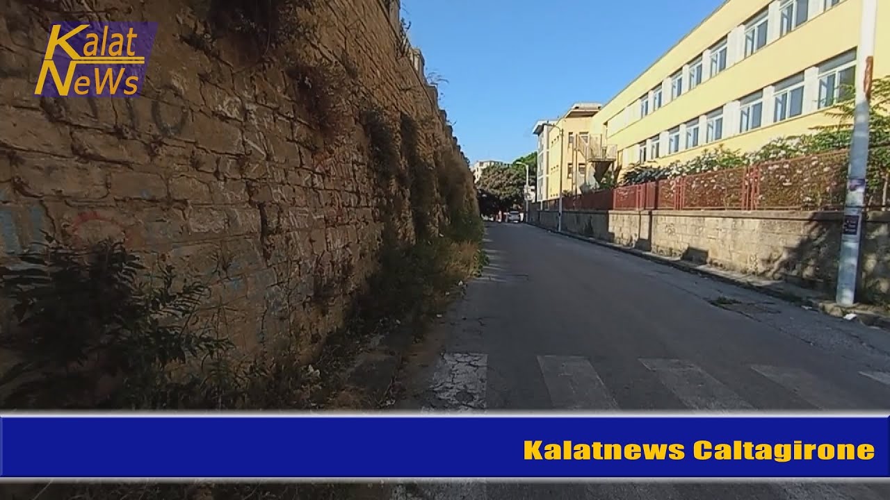 Caltagirone, degrado urbano in via Fra Cherubino erbacce perenni e dissesto alla sede stradale