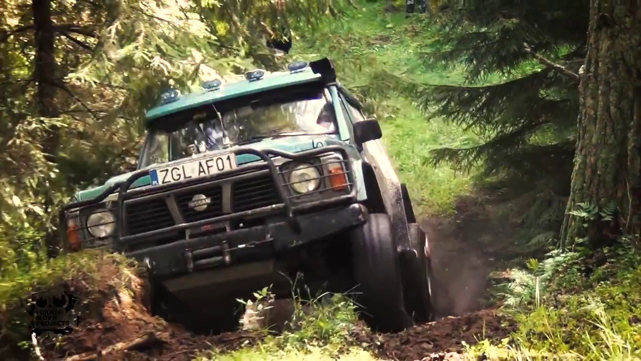 Nissan Patrol GR Y60 4X4 бездорожье в лесу