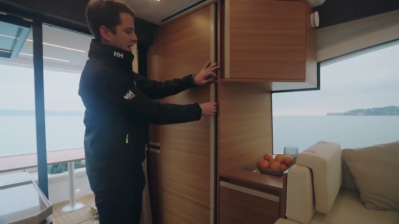 Greenline 45 Coupé | Walkthrough con GREENLINE YACHTS