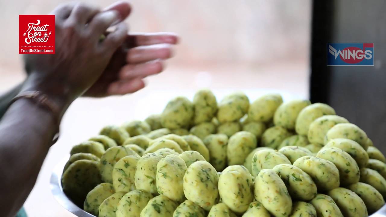 Mumbai Street Food -Batata Bhaji - Batata Vada Pav - Area Chinchpokli
