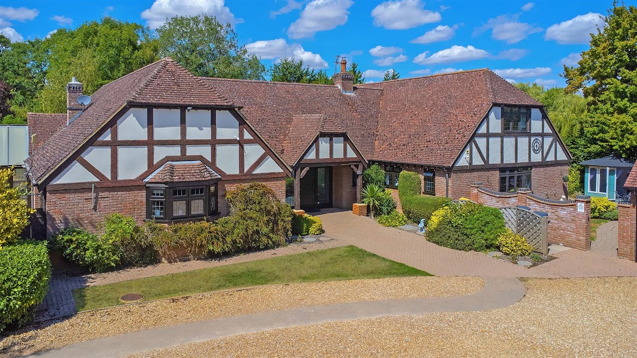 LONGACRE HOUSE - Stevington, Beds (Ben Perkins)