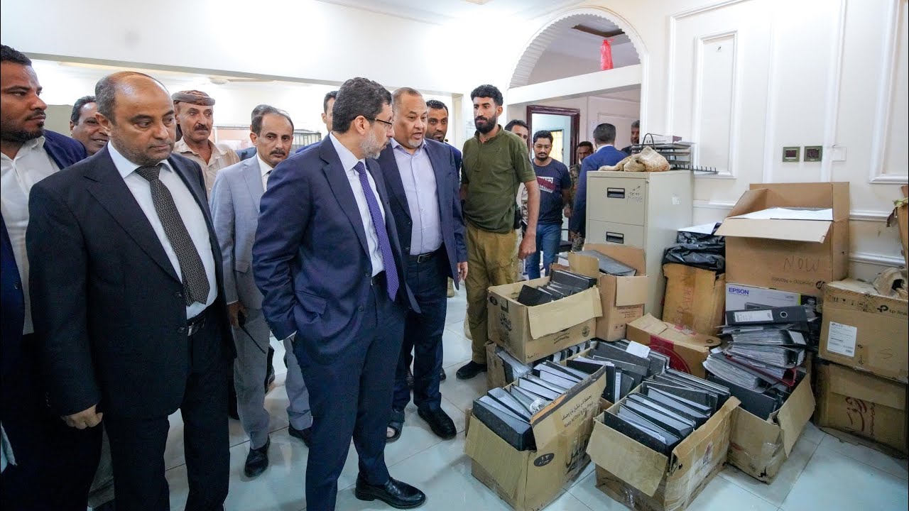 25 2 2024 زيارة ميدانية تفقدية مفاجئة قام بها دولة رئيس الوزراء الى مصلحة الضرائب