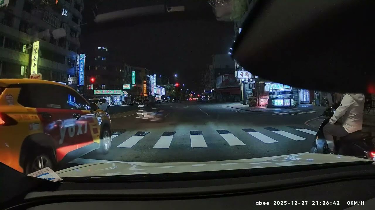 1141227 21點26分 TDM 9053 鳳山區保泰路與崗山西街口 闖紅燈
