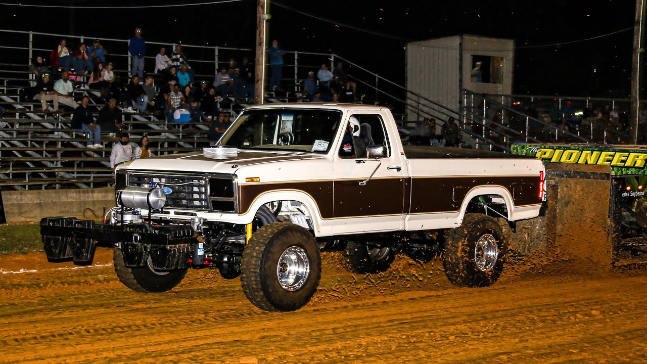 Outlaw 4x4 Trucks Night 1 of the Southern Showdown