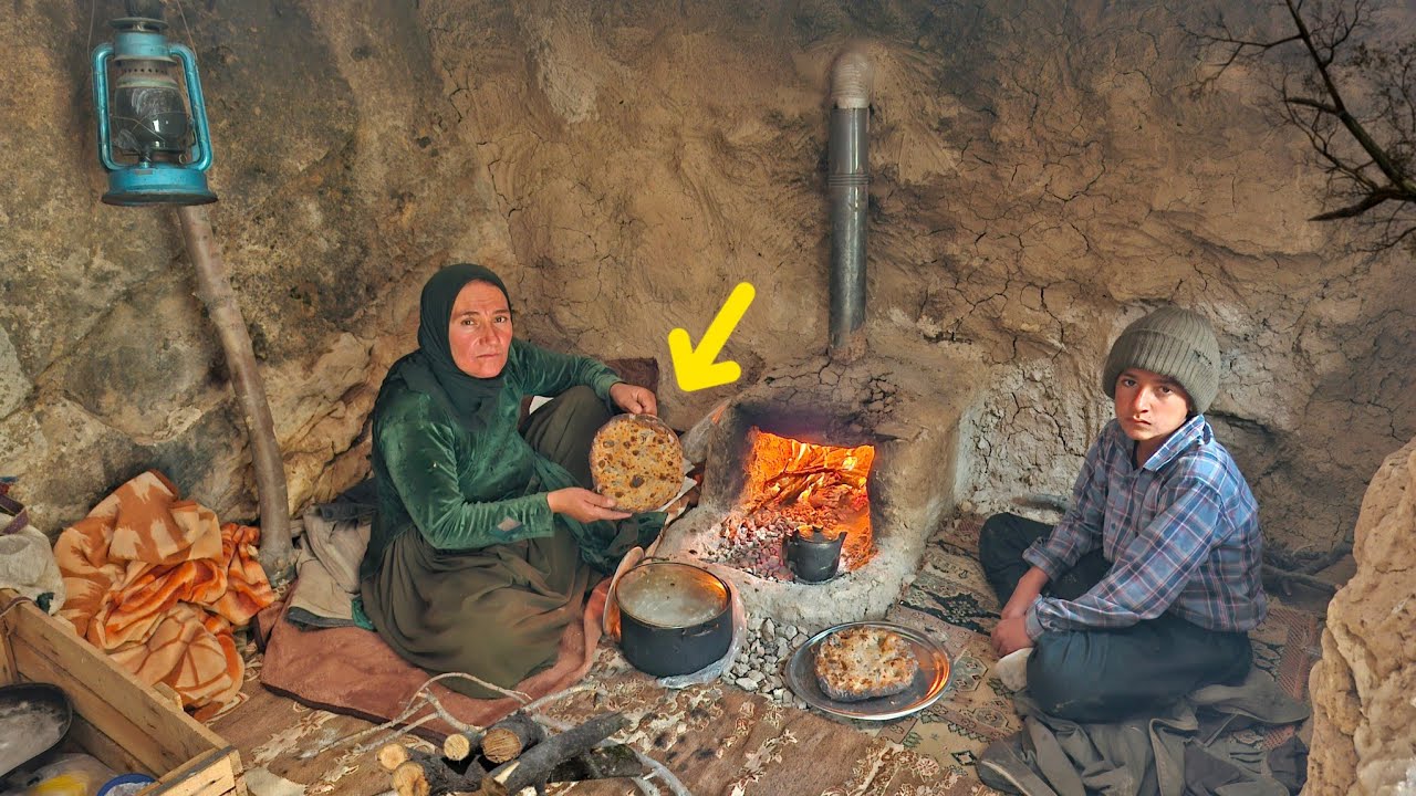 Baking traditional bread over a fire in a mountain hut🏔 | Homeless life in the heart of nature 🌲🔥