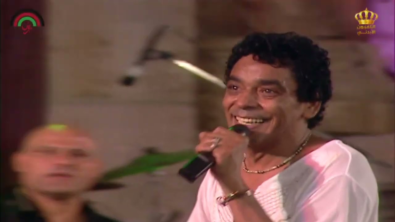 الفنان محمد منير يغني اغنية يا طير يا طاير في مهرجان جرش 2002 😍