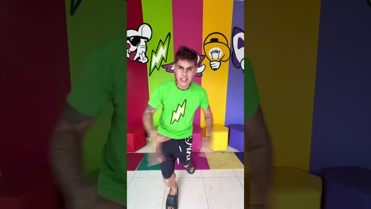 VOID CAUAN DAN&Ccedil;ANDO PILOTA